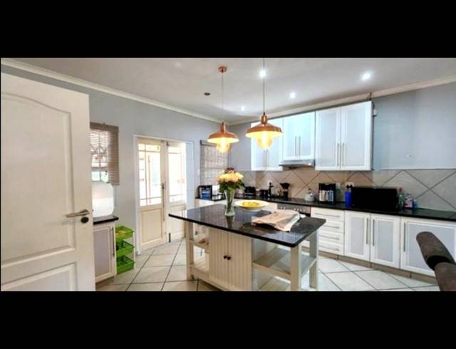 4 BEDROOM HOUSE FOR SALE IN MEER EN SEE